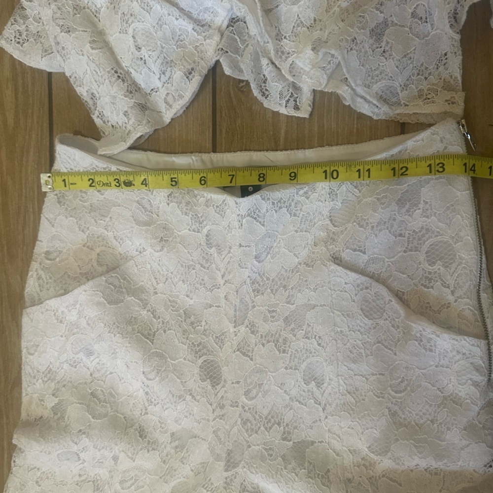 White Lace Set​​​ - Picture 4 of 6